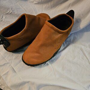 Nike Brown Athletic Shoes with Minimalist Design